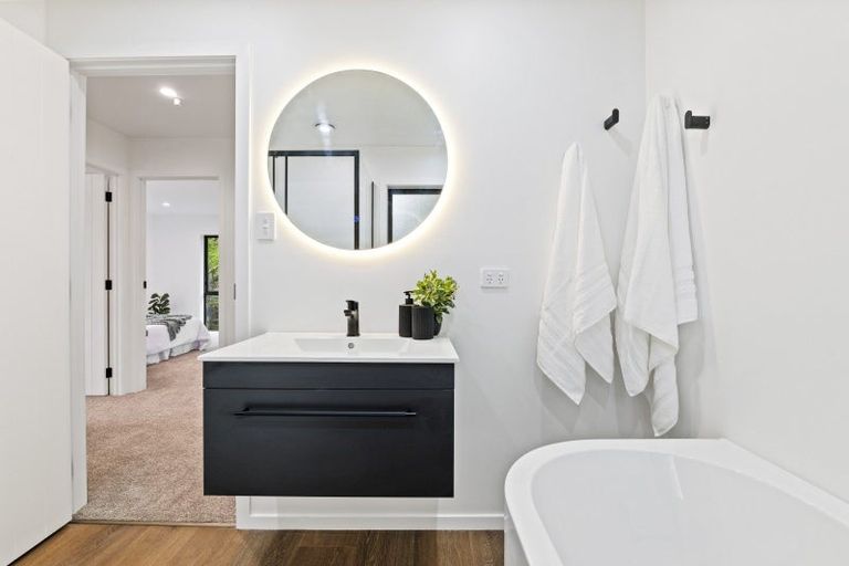 Photo of property in 11 Marina Grove, Frankleigh Park, New Plymouth, 4310