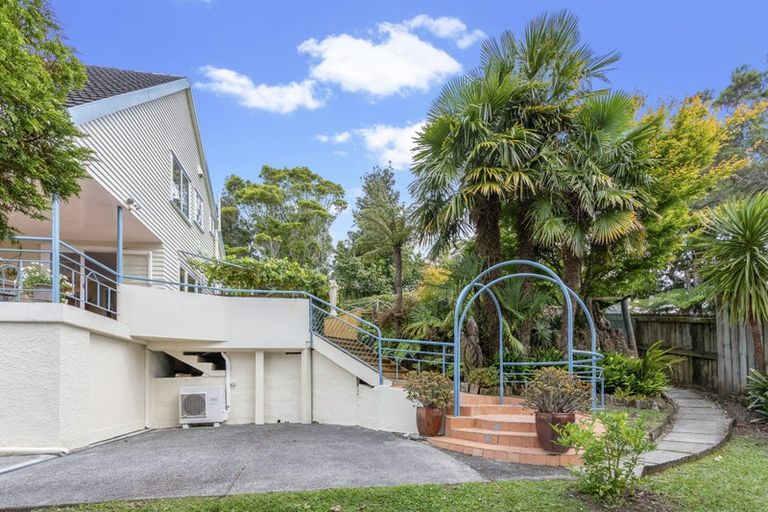 Photo of property in 98 Takahe Road, Titirangi, Auckland, 0604