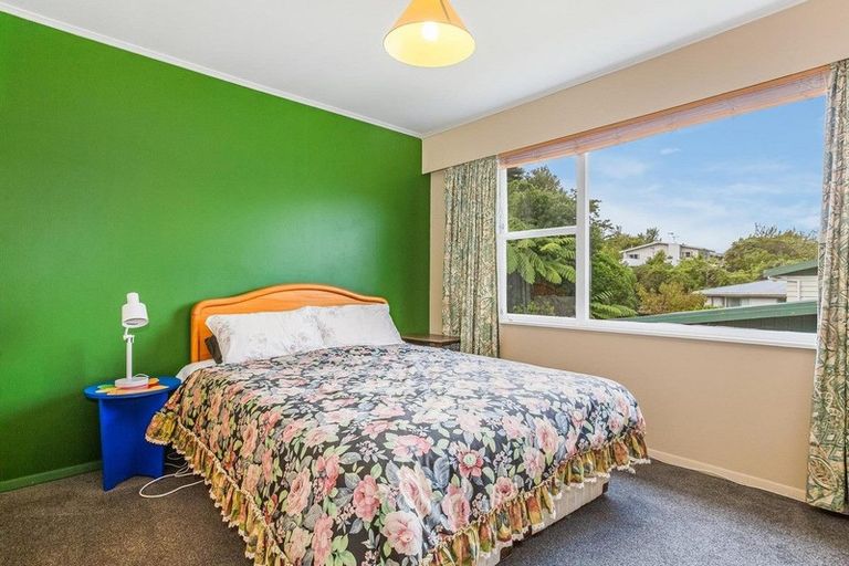 Photo of property in 1 Julia Place, Tawa, Wellington, 5028