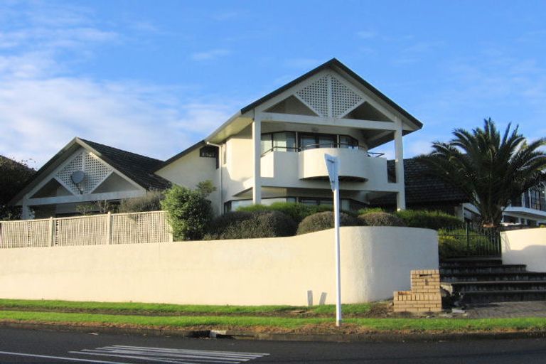 Photo of property in 1 Capistrano Mews, Goodwood Heights, Auckland, 2105