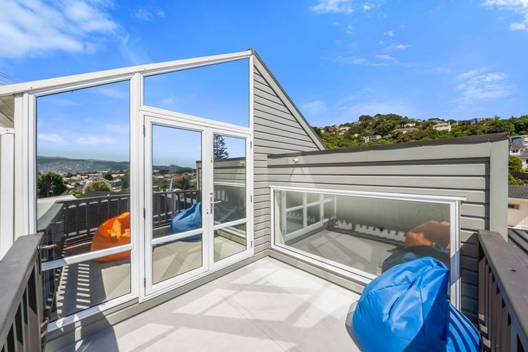 Photo of property in 2b Cherry Grove, Strathmore Park, Wellington, 6022