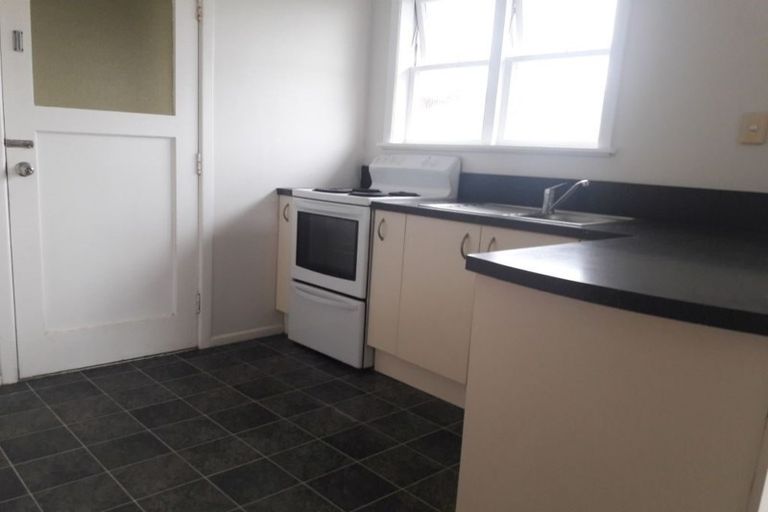 Photo of property in 1/6 Woodall Place, Totara Vale, Auckland, 0627