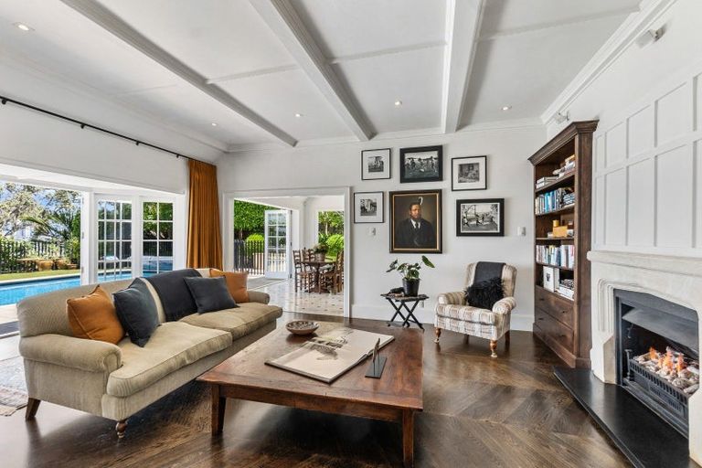 Photo of property in 11 Stanley Point Road, Stanley Point, Auckland, 0624