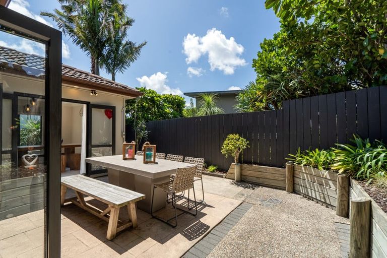 Photo of property in 8a Lupetti Rise, West Harbour, Auckland, 0618