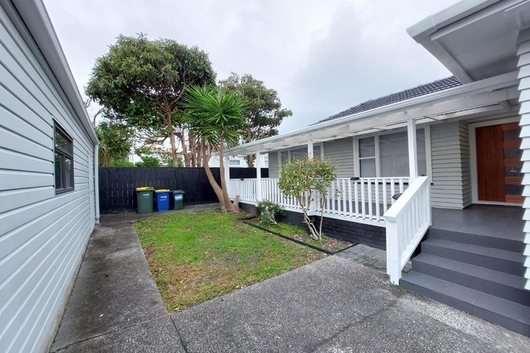 Photo of property in 4096 Great North Road, Glen Eden, Auckland, 0602