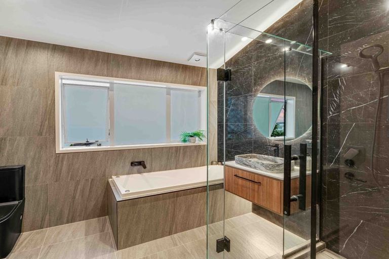 Photo of property in 19 Westpark Drive, West Harbour, Auckland, 0618