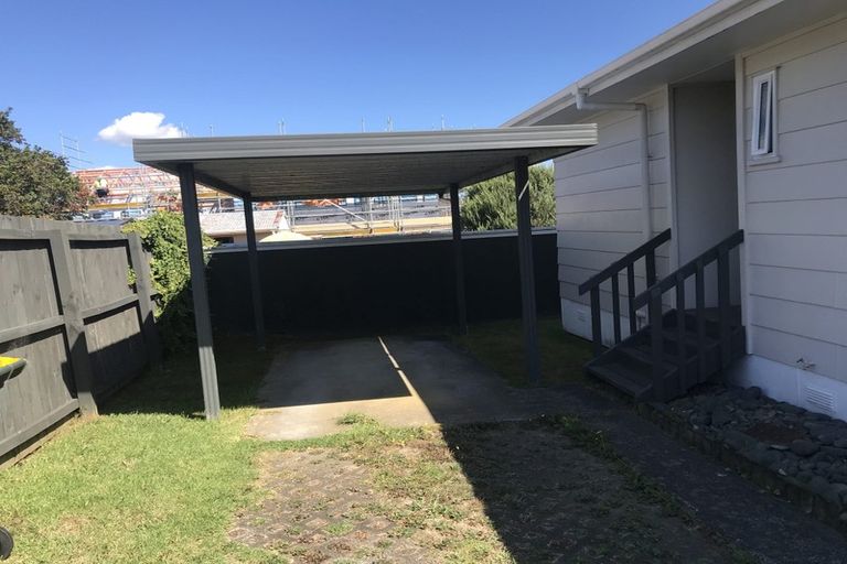 Photo of property in 1/28 Rewarewa Road, Te Atatu Peninsula, Auckland, 0610