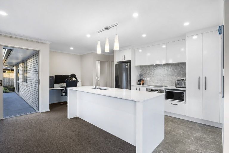 Photo of property in 12 Furlong Road, Papamoa, 3118