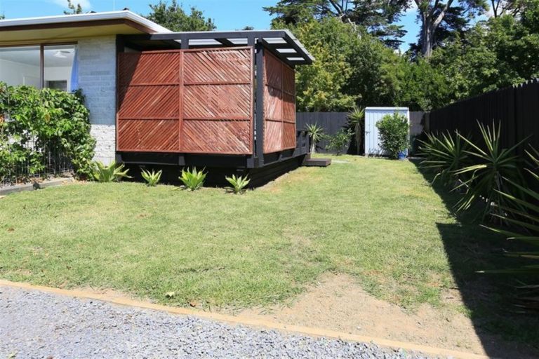 Photo of property in 2/201 Henderson Valley Road, Henderson, Auckland, 0612