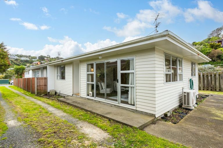 Photo of property in 2/6 Cluny Road, Plimmerton, Porirua, 5026