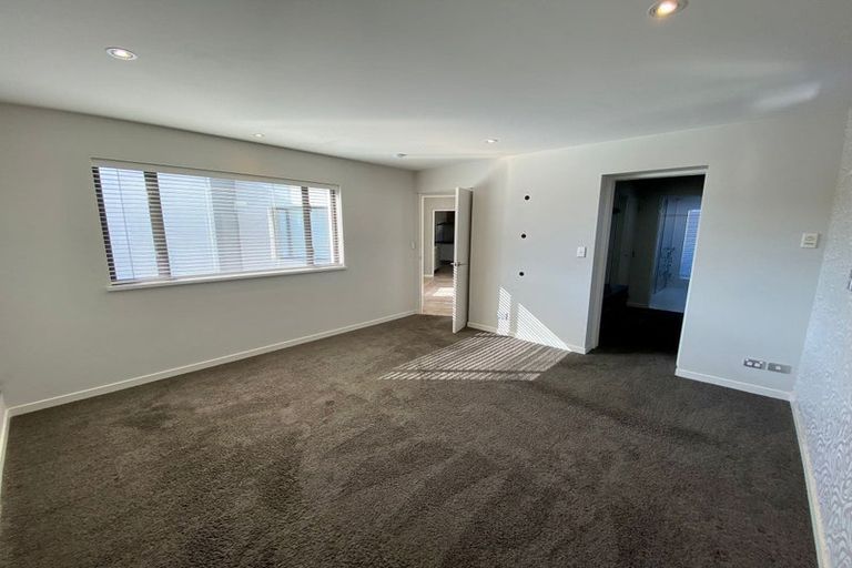 Photo of property in 49a Renoir Street, West Harbour, Auckland, 0618