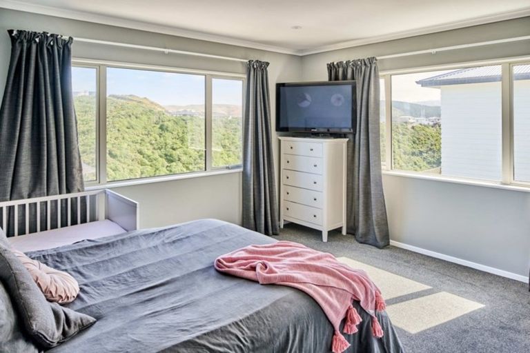 Photo of property in 2b Belize Grove, Grenada Village, Wellington, 6037