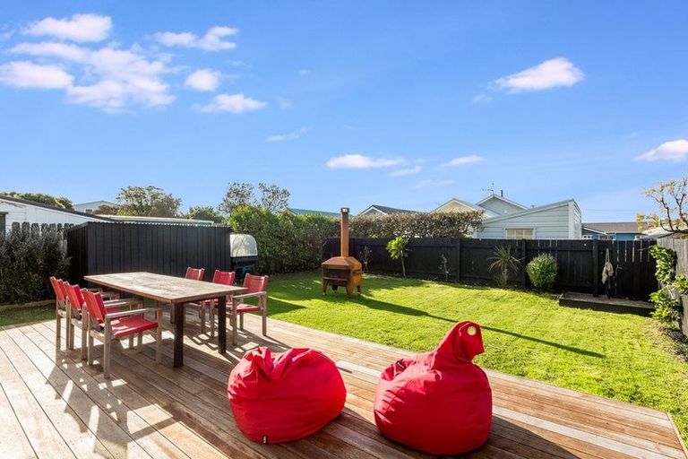 Photo of property in 137 Onepu Road, Lyall Bay, Wellington, 6022