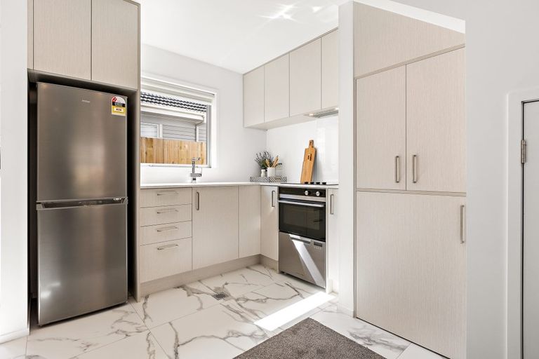 Photo of property in 3/8 Yeovil Road, Te Atatu Peninsula, Auckland, 0610