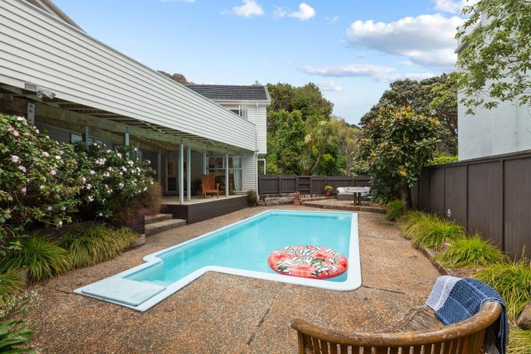 Photo of property in 15 Kowhai Street, Eastbourne, Lower Hutt, 5013