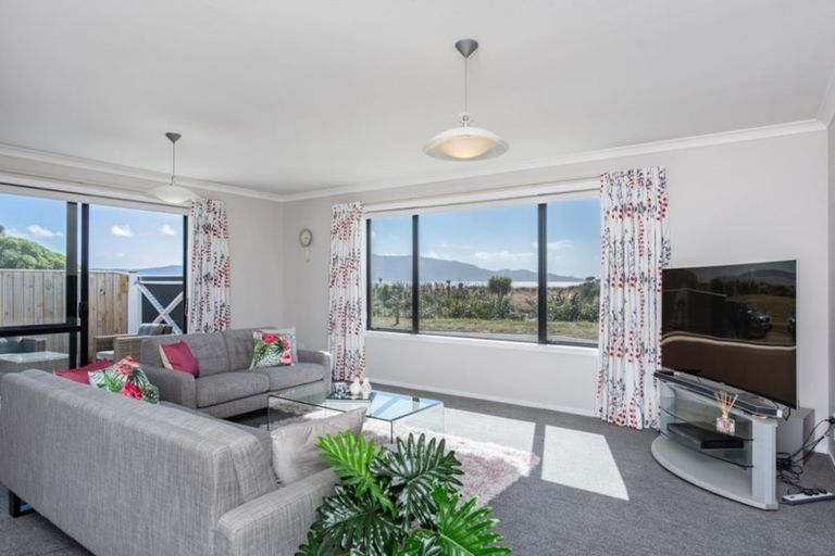 Photo of property in 16 Takahe Drive, Paraparaumu Beach, Paraparaumu, 5032