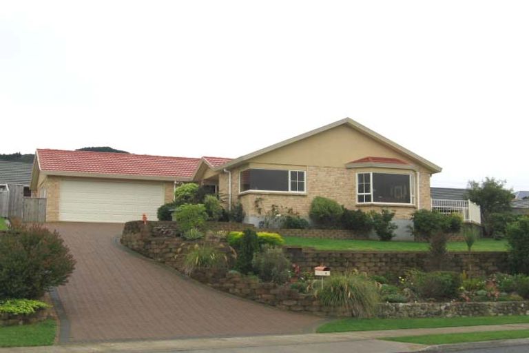 Photo of property in 8 Betty Watt Grove, Riverstone Terraces, Upper Hutt, 5018