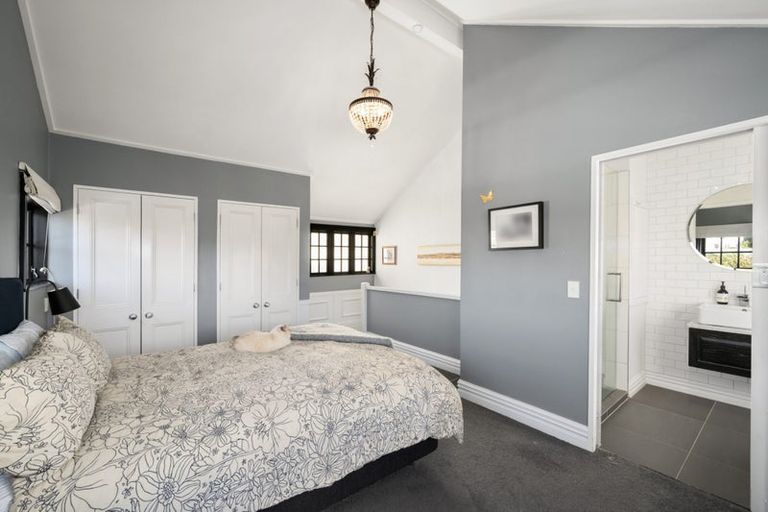 Photo of property in 18 Farm Road, Northland, Wellington, 6012