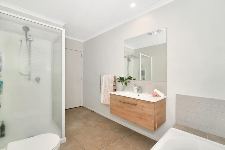 Photo of property in 16 Empire Crescent, Papamoa, 3118