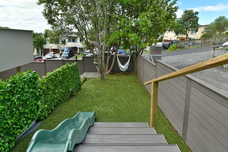 Photo of property in 1/62 Fernhill Way, Oteha, Auckland, 0632