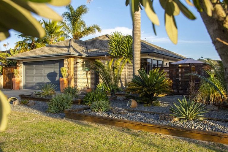 Photo of property in 34 Mcleod Place, Papamoa Beach, Papamoa, 3118