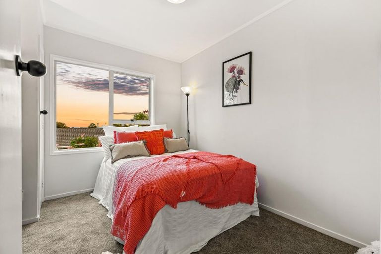 Photo of property in 17 Malmo Place, Massey, Auckland, 0614