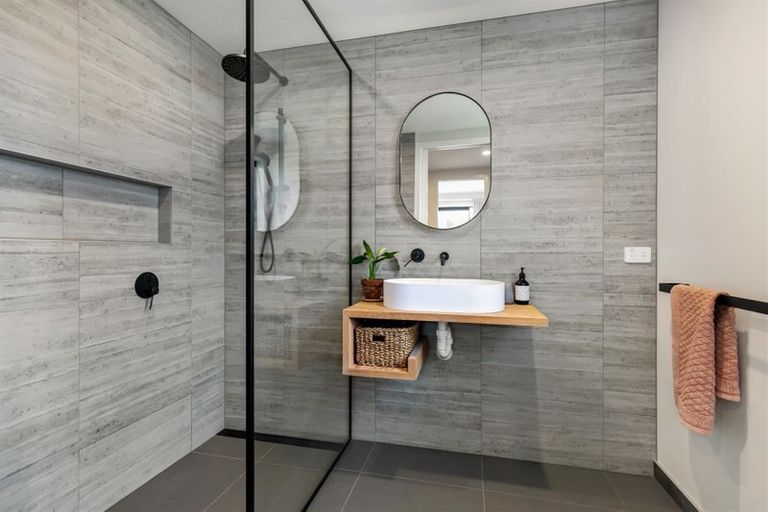 Photo of property in 5 Brewster Crescent, Lake Hawea, Wanaka, 9382