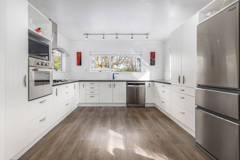 Photo of property in 154 Main Road, Levin, 5510