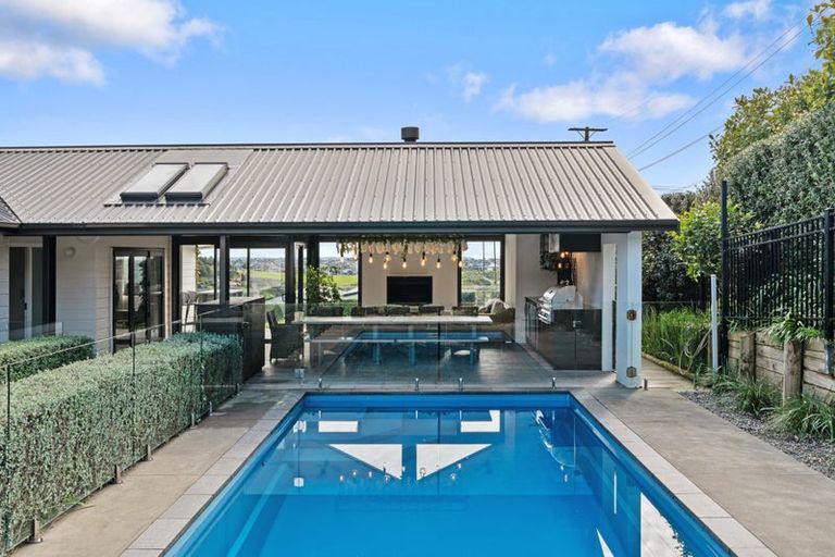 Photo of property in 86 Whites Road, Whitford, Howick, 2571