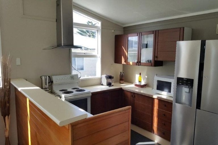 Photo of property in 20 Quigley Street, Newlands, Wellington, 6037