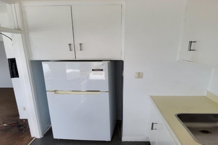 Photo of property in Churchill Flats, 213 The Terrace, Wellington Central, Wellington, 6011