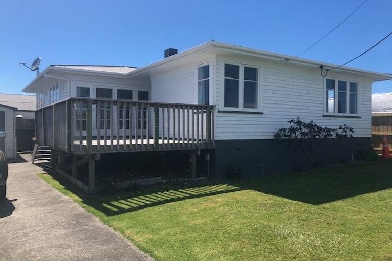 Photo of property in 28 Airdrie Road, Ranui, Auckland, 0612