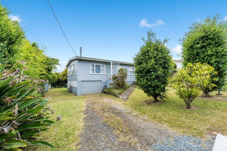 Photo of property in 64 Sylvan Crescent, Te Atatu South, Auckland, 0610