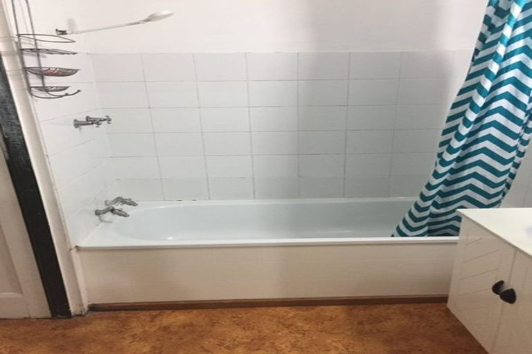 Photo of property in 15 Main Street, Hospital Hill, Napier, 4110