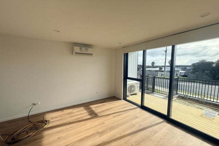 Photo of property in 4/19 Knights Road, Rothesay Bay, Auckland, 0630