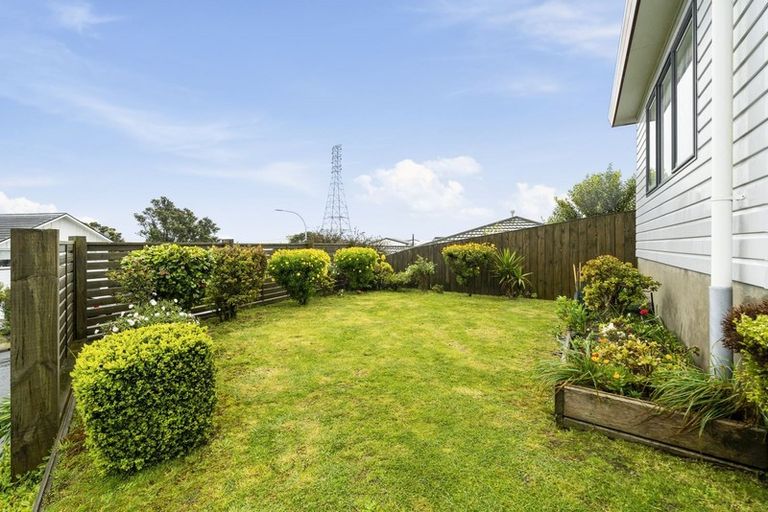 Photo of property in 84 Baylands Drive, Newlands, Wellington, 6037