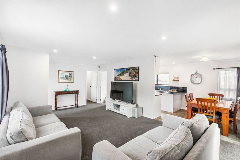 Photo of property in 4 Midgley Road, West Harbour, Auckland, 0618