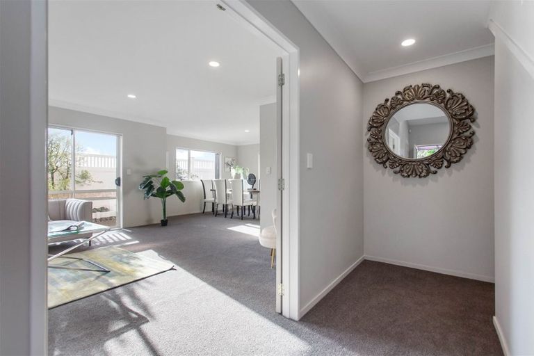 Photo of property in 2 San Marino Drive, Henderson, Auckland, 0612