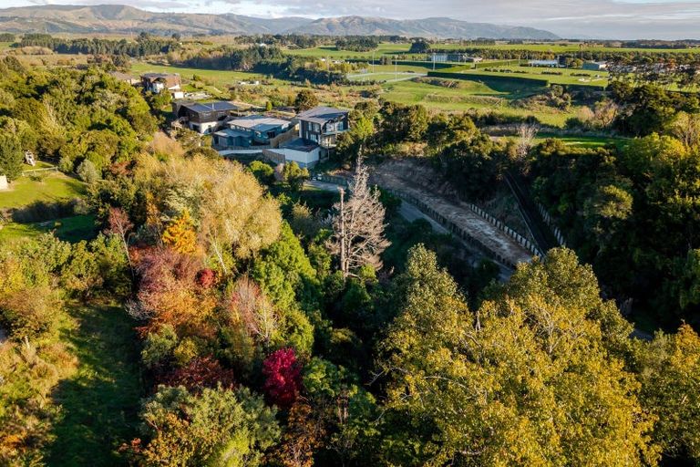 Photo of property in 4 Three Paddock Lane, Fitzherbert, Palmerston North, 4410