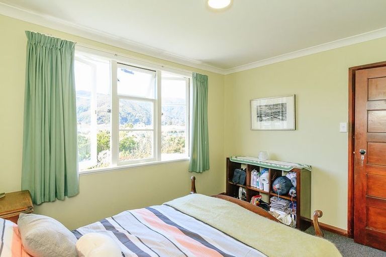 Photo of property in 30 Durham Crescent, Fairfield, Lower Hutt, 5011