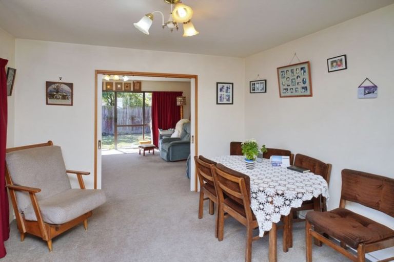 Photo of property in 2/58 Sawyers Arms Road, Northcote, Christchurch, 8052