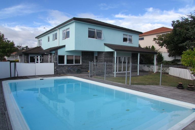 Photo of property in 1/36 Whiting Grove, West Harbour, Auckland, 0618