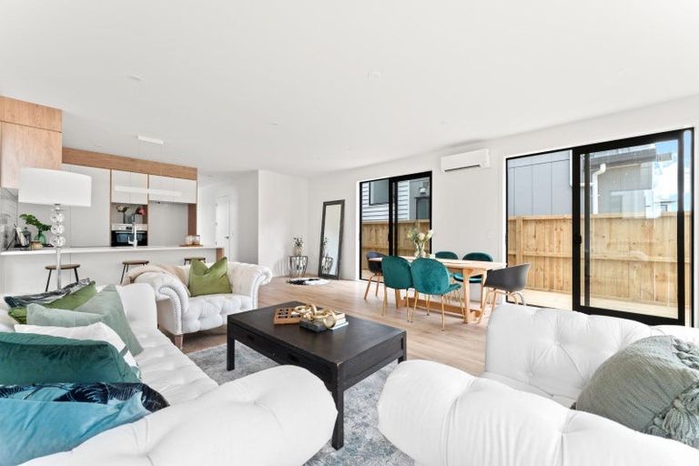 Photo of property in 21 Bronzewater Drive, Silverdale, 0932