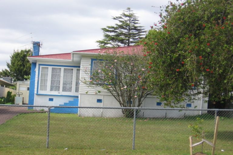 Photo of property in 8 Laura Street, Kelston, Auckland, 0602