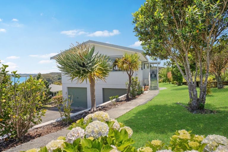 Photo of property in 37 Oneroa Road, Russell, 0202