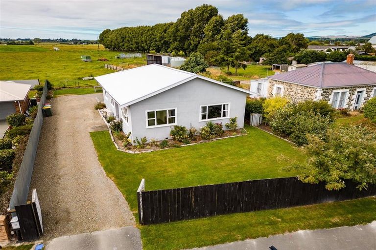 Photo of property in 15 Timaru Road, Waimate, 7924