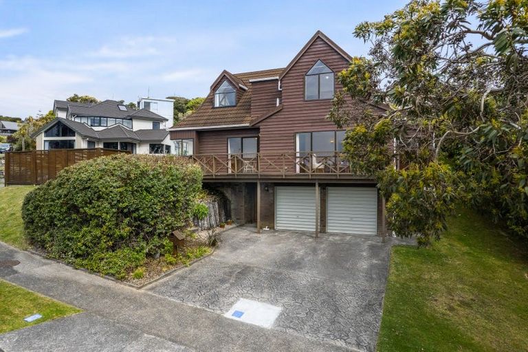 Photo of property in 16 The Crowsnest, Whitby, Porirua, 5024