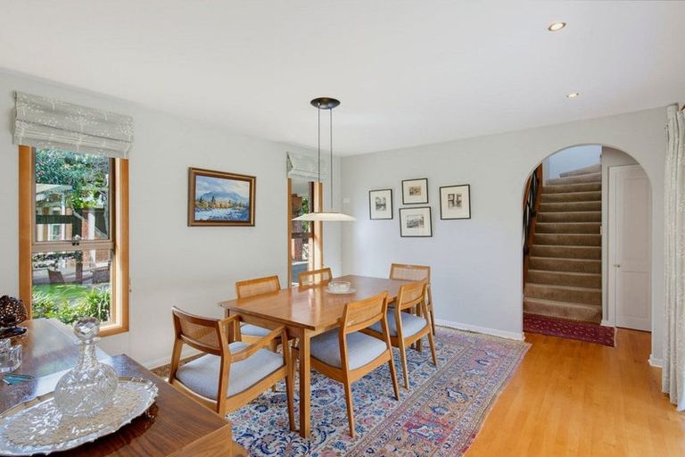 Photo of property in 10 Karaka Grove, Waikanae, 5036