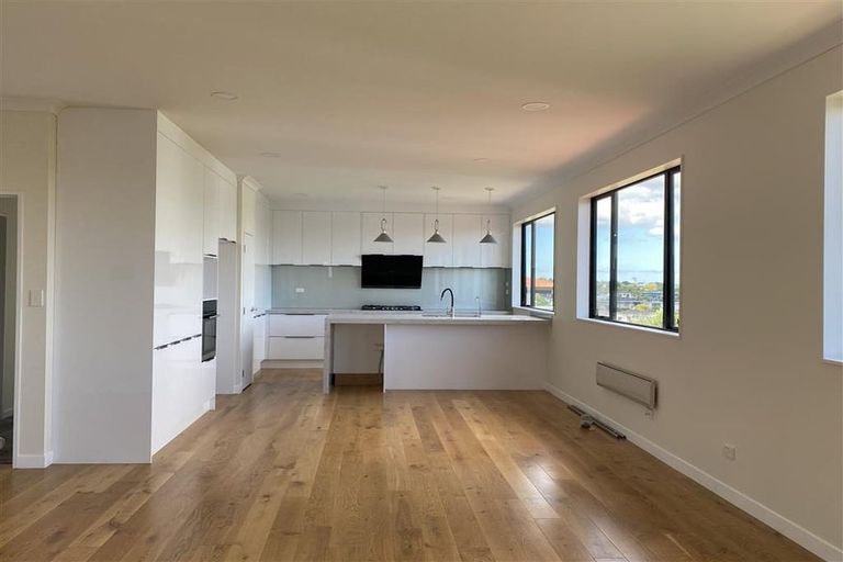 Photo of property in 16a Venus Place, Half Moon Bay, Auckland, 2012