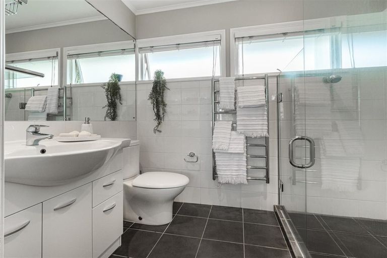 Photo of property in 136 Clovelly Road, Bucklands Beach, Auckland, 2012